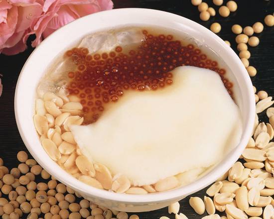 甜品 7 號餐 Tofu Pudding with Stuffed Tapioca and Peanut