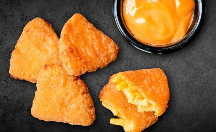 Bouchées Mac & Cheese / Mac & Cheese Bites (include a cup of sauce)