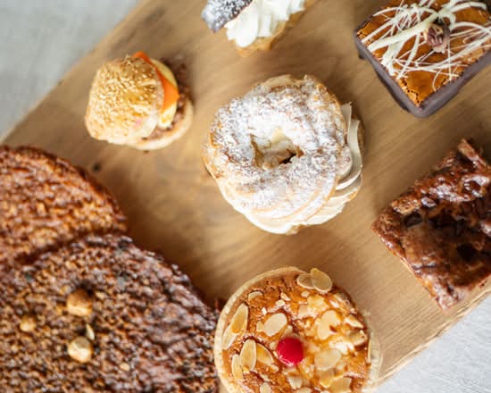 Patisserie La Demi-Calorie (1555 Rue des Cascades)