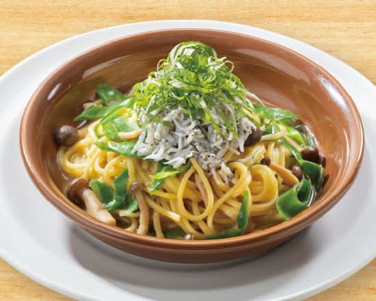 しらすとねぎの出汁醤油 Pasta Cooked in Boiled Whitebait and Green Onion Soup Stock with Soy Sauce