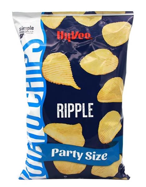 Hy-Vee Party Size Ripple Potato Chips (13 oz)