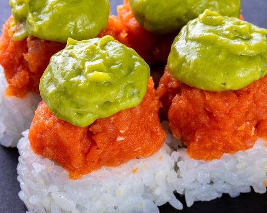 (f048) Spicy Tuna Guacamole Roll