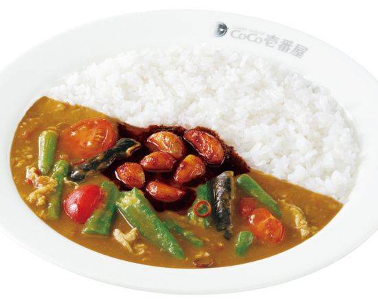 チキンと夏野菜カレー+旨辛にんにく Chicken and summer vegetable curry with delicious and spicy garlic
