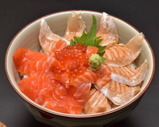 楽しみと感動「サーモン二味丼」 Double Salmon Rice Bowl