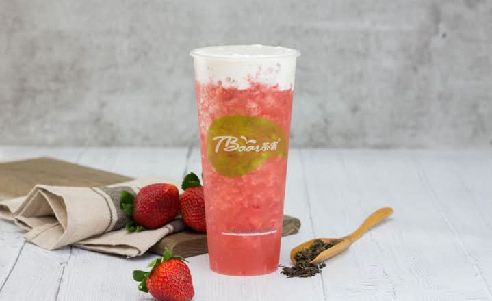 Strawberry Green Tea W. Milk Foam