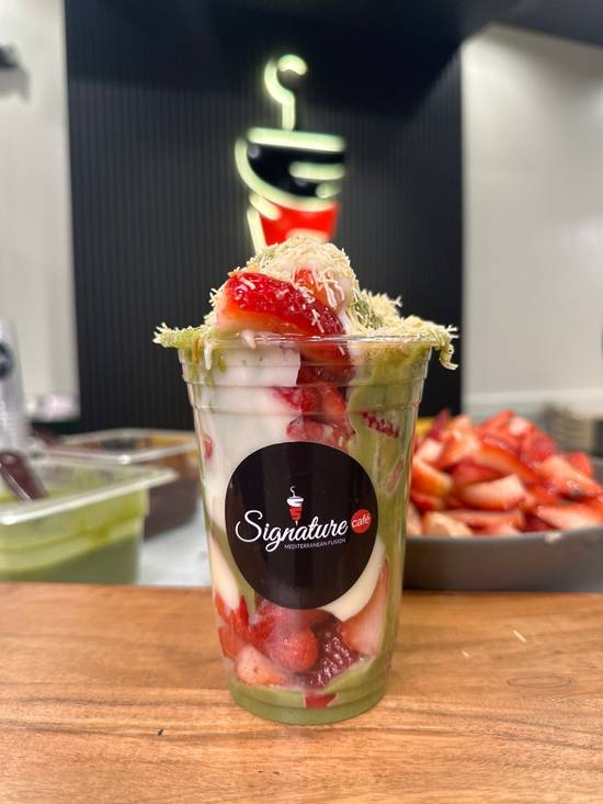 WHITE CHOCOLATE STRAWBERRY CUP
