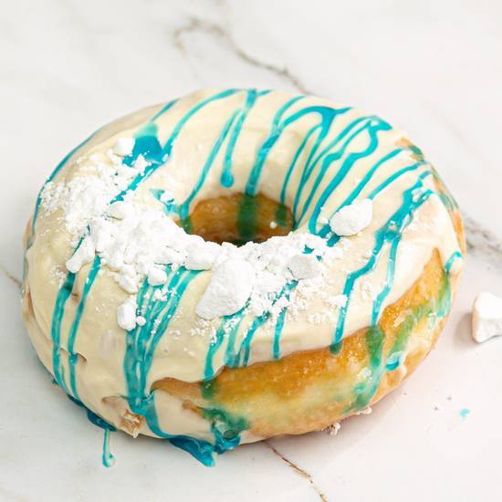 Blue bubble gum & meringue with white chocolate sauce - Doughnut