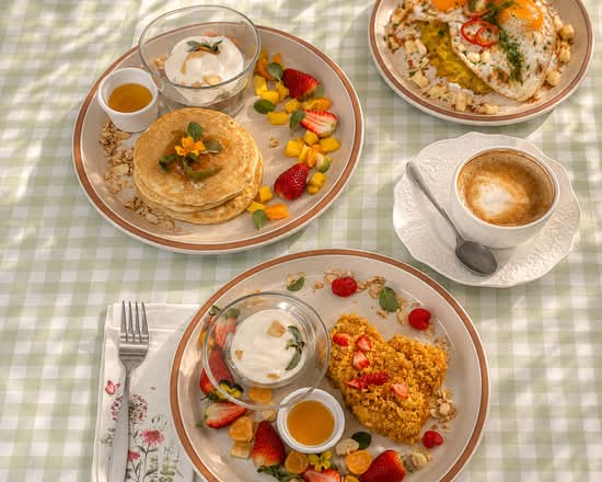 Grial Coffee & Brunch (Cumbaya)