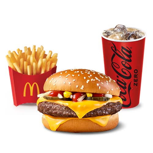 McTrío mediano Cuarto de Libra con Queso