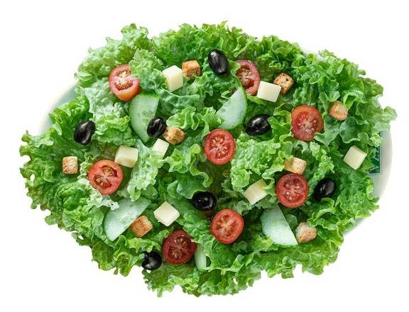 Salade Provençale : Salade verte, tomates, fromage en dés, olives et concombres.
