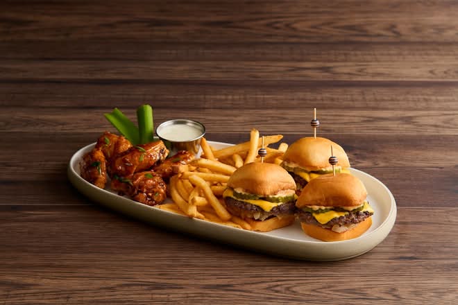 Bar Burgers & Wings Platter*