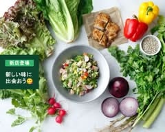 ディーアイワイサラダアンドデリカテッセン	D.I.Y. salad & delicatessen