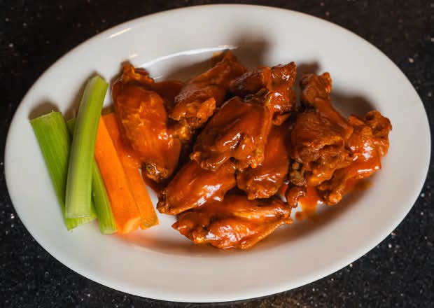 8 Classic Wings