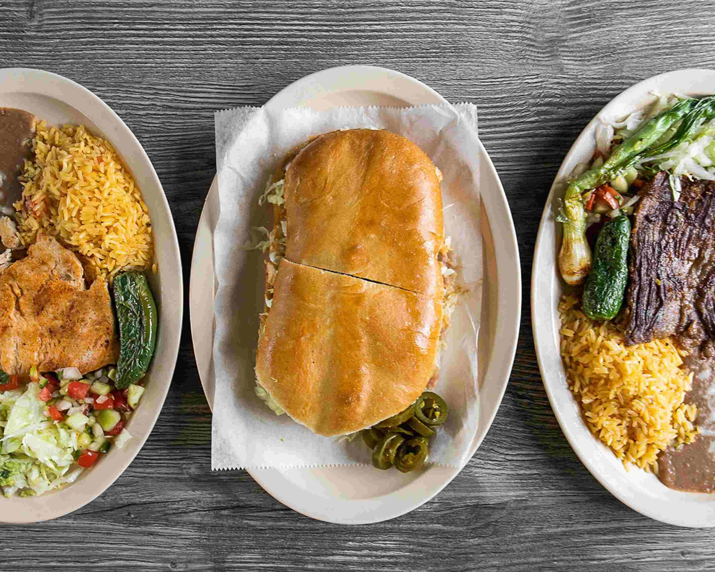 Flautas De Pollo Con Arroz Y Frijoles