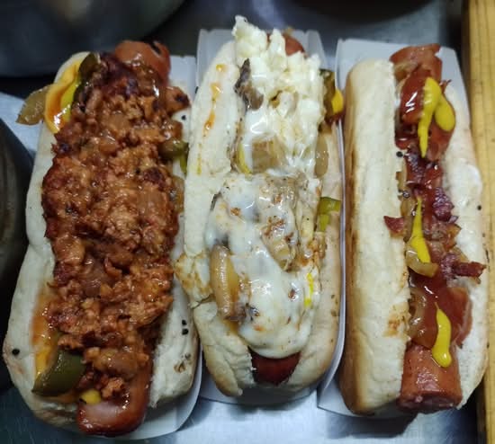 Los Perrones Hotddogeria (Morelia)