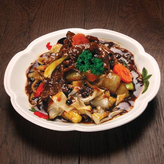 N5 Beef in Black Bean Sauce w Flat Noodles