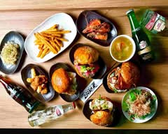 SASHIMI BURGERウミハサム神戸　SASHIMI BURGER＆BAR　UMIHASAMU KOBE			