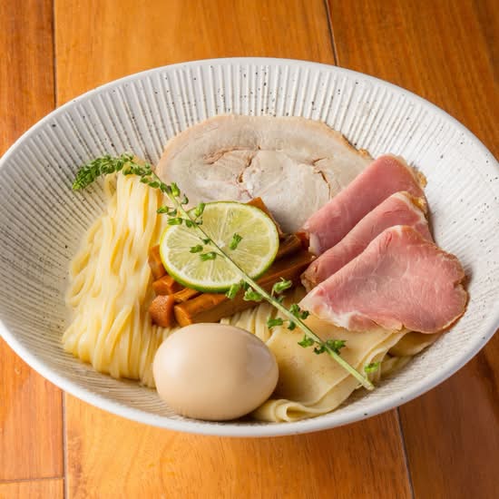 銀座らぁ麺しら石 Ginza Ramen SHIRAISHI