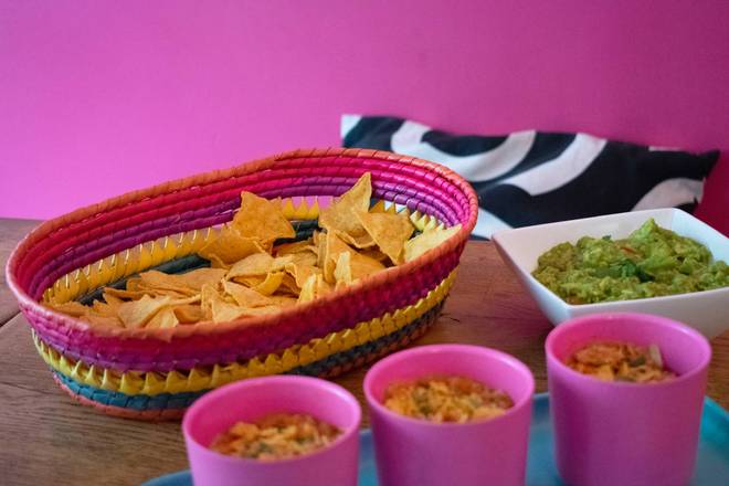 Mega Awesome Party/Meeting Chips and Guac (Gilda's recipe)