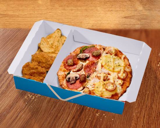 ピザBENTO ドミノ・デラックス＆マヨじゃが＋お好きなサイド2個 Pizza BENTO Domino's Deluxe & Mayo Jaga + Any 2 Sides