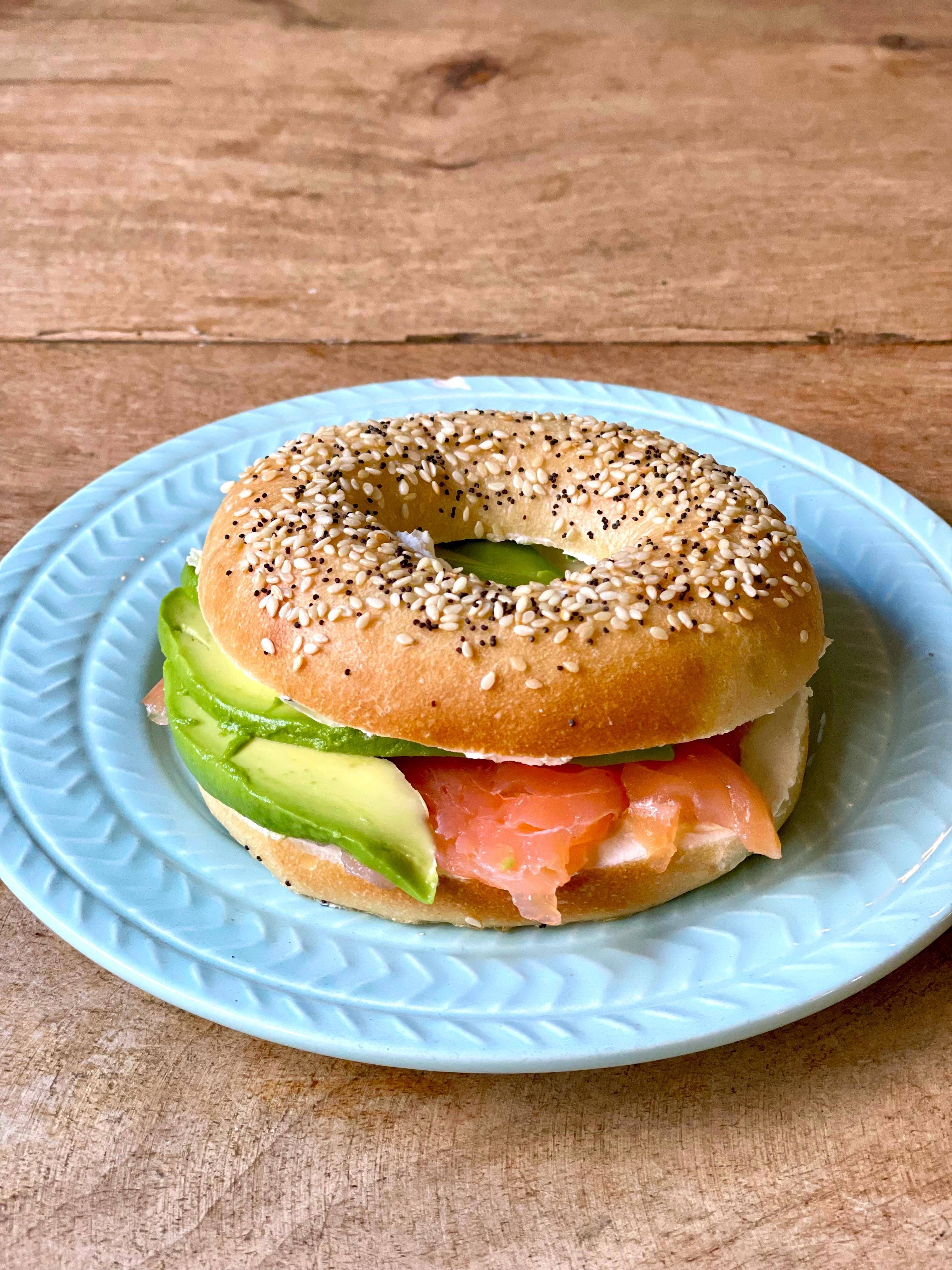 Bagel Queijo Creme, Salmão & Abacate / Cream cheese, Smoked Salmon & Avocado