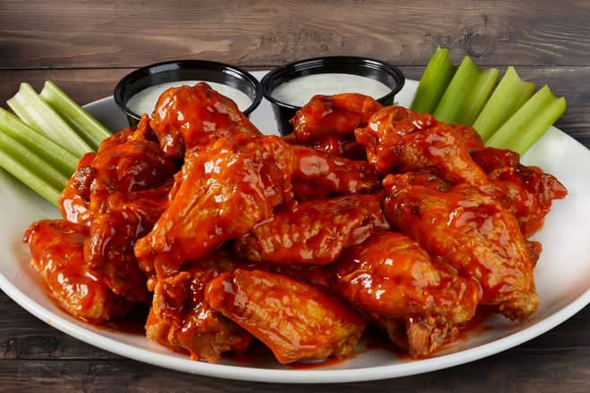 FRESH CHICKEN WINGS