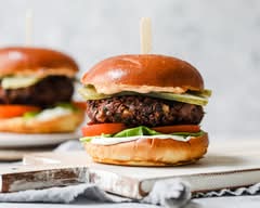 Kaliburger (551 Anastasia Blvd)