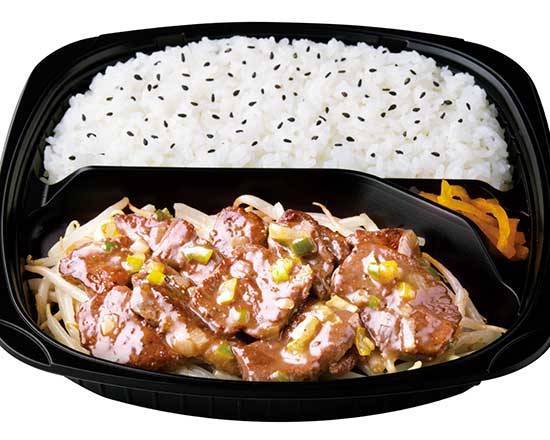 牛ハラミ焼肉�弁当 ネギ塩レモン Grilled beef (skirt steak) lunch box, salty lemon and scallion