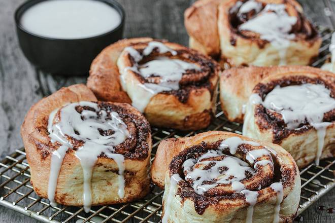 Party Pack Cinnamon Roll (Hot & Ready)
