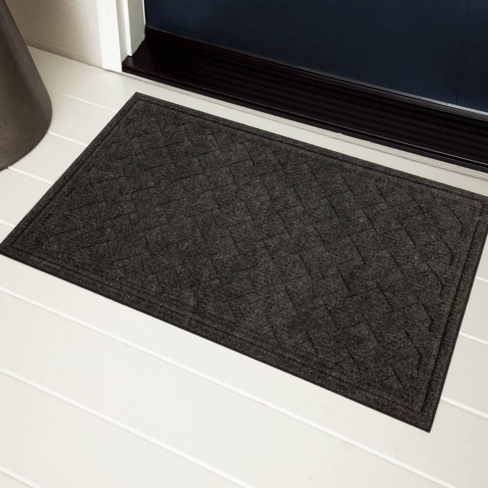 allen + roth 1-1/2-ft x 2-1/2-ft Black Polyester Rectangular Indoor Decorative Door Mat | B1001-18864-018030