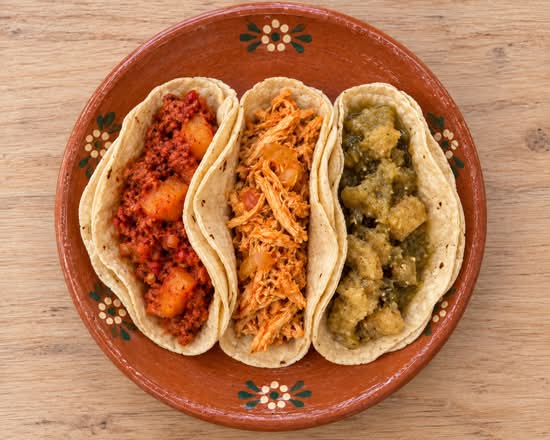 Tres Cazuelas - Tacos Y Tortas De Guisados (Morelia)