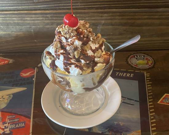 Order Ice Cream Sundae food online from Lindburgers store, Jupiter on bringmethat.com