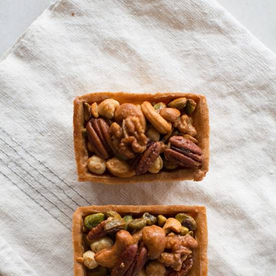 Petit Mixed Nut Box