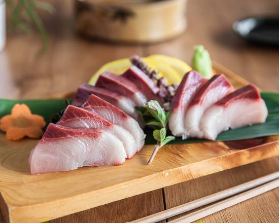 Kingfish Sashimi 9pcs