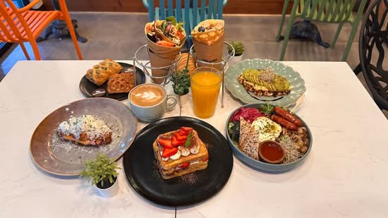 Cafe Mong (9151 West Sahara Avenue)