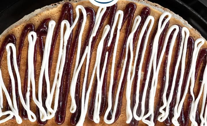 Crepa de Philadelphia/ mermelada de Zarzamora