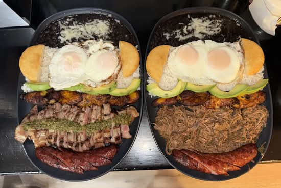 Pa'l Carajo Arepa Lounge