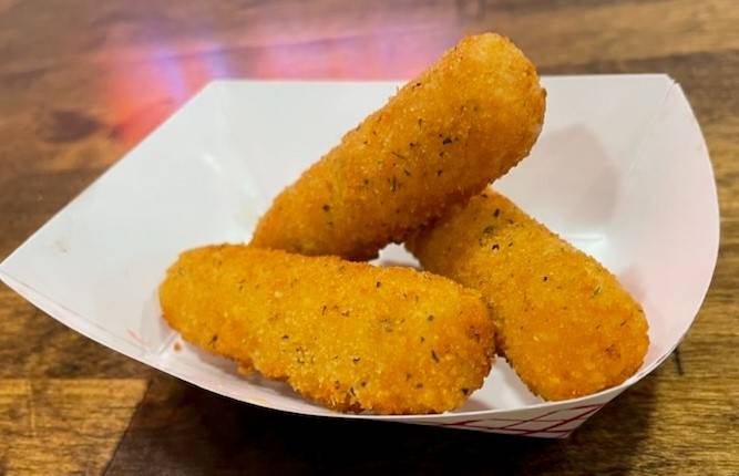 Mozzarella Sticks (3 pcs)