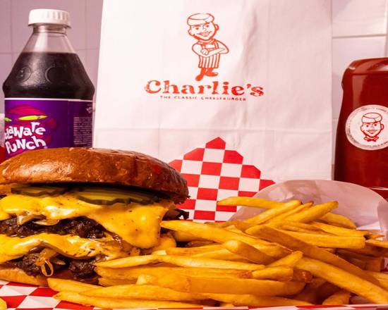 Charlie’s The Classic Cheeseburger Campestre