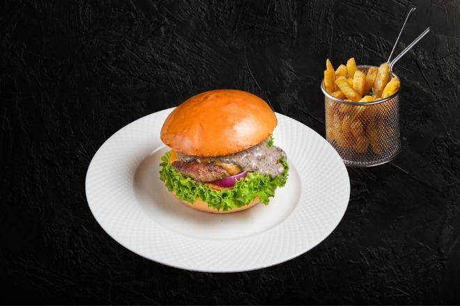 嚴選松露醬牛肉堡餐 Truffle sauce beef burger set