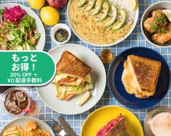 アーモンドホステル ＆カフェ[グリルドサンドイッチとエスニックハーブカレー]