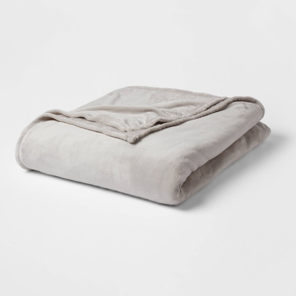 Room Essentials Solid Plush Bed Blanket, Twin XL, Gray