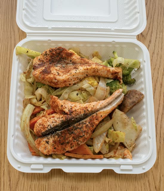 Salmon and Mixed Vegetable 三文鱼和什锦蔬菜