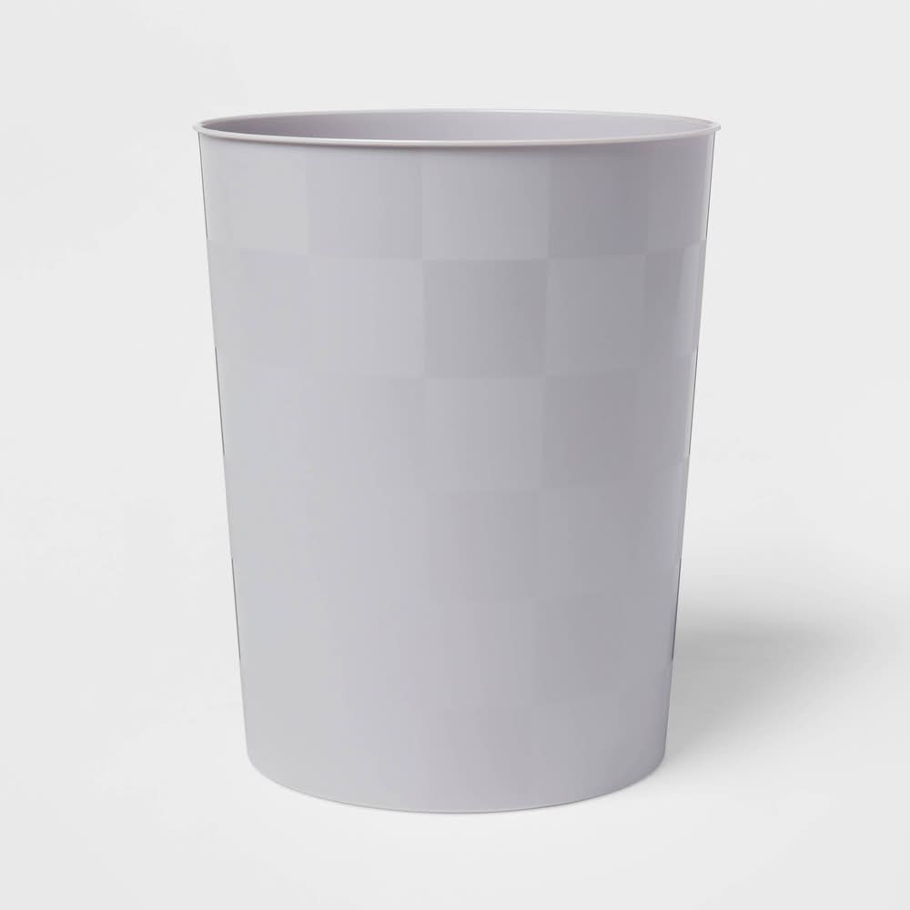 Room Essentials Plastic Wastebasket 7.5L, Sleek Silver
