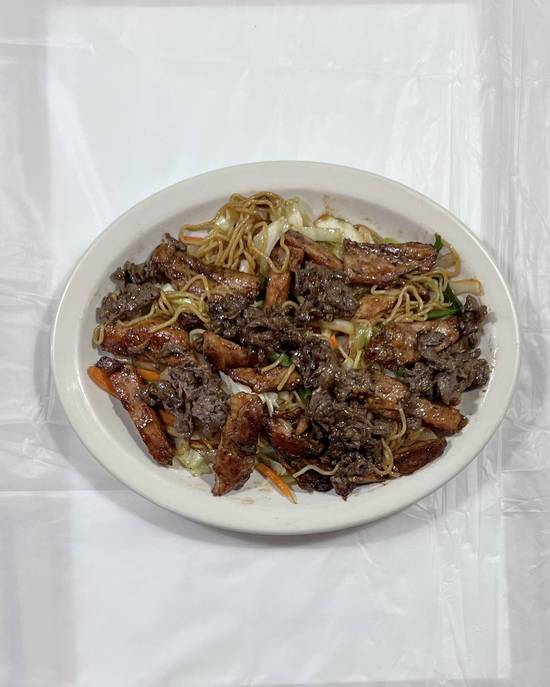 Chicken & Beef Yakisoba  with vegetables/noodles