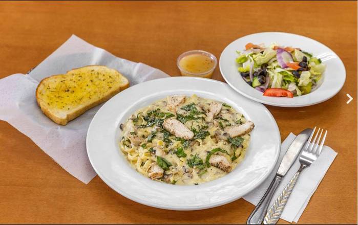 Fettuccini Alfredo with Chicken Pasta