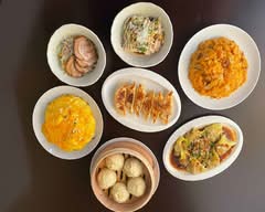 完全自家製　豚まん・餃子・ワンタン　麦楽坊 Kanzen jikasei butaman gyoza wantan mugi-raku bo			