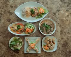 Le Petit Saigon