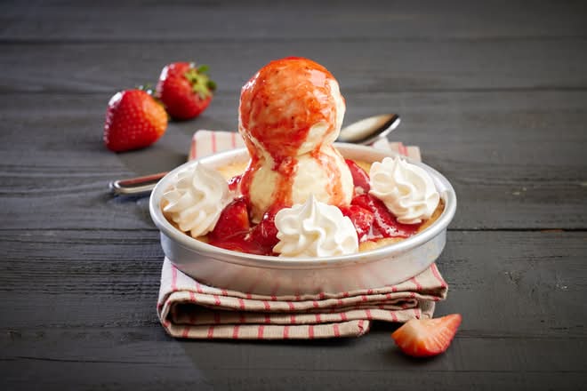 Strawberry Shortcake Pizookie®