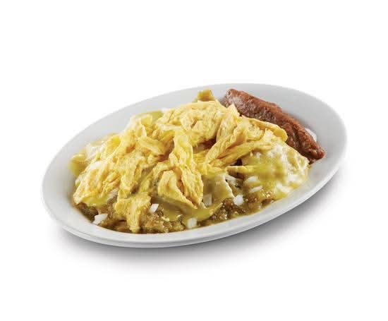 Chilaquiles con un huevo revuelto gratinados